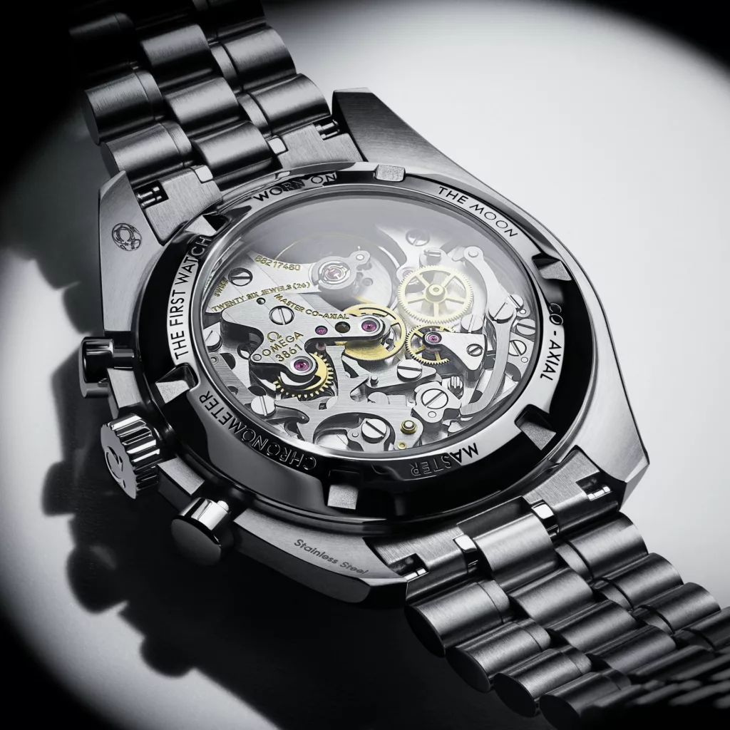 Déjà reconnue comme le chronographe le plus emblématique de la planète, l’OMEGA Speedmaster Moonwatch est lancée dans sa toute nouvelle édition, cette fois avec un cadran blanc
