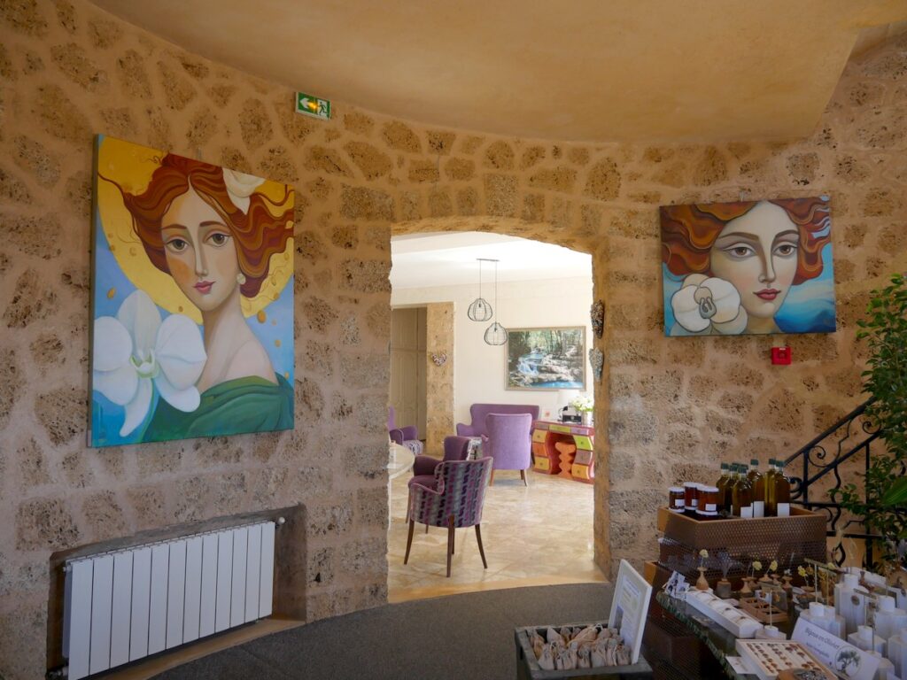 Bastide de Tourtour Hall